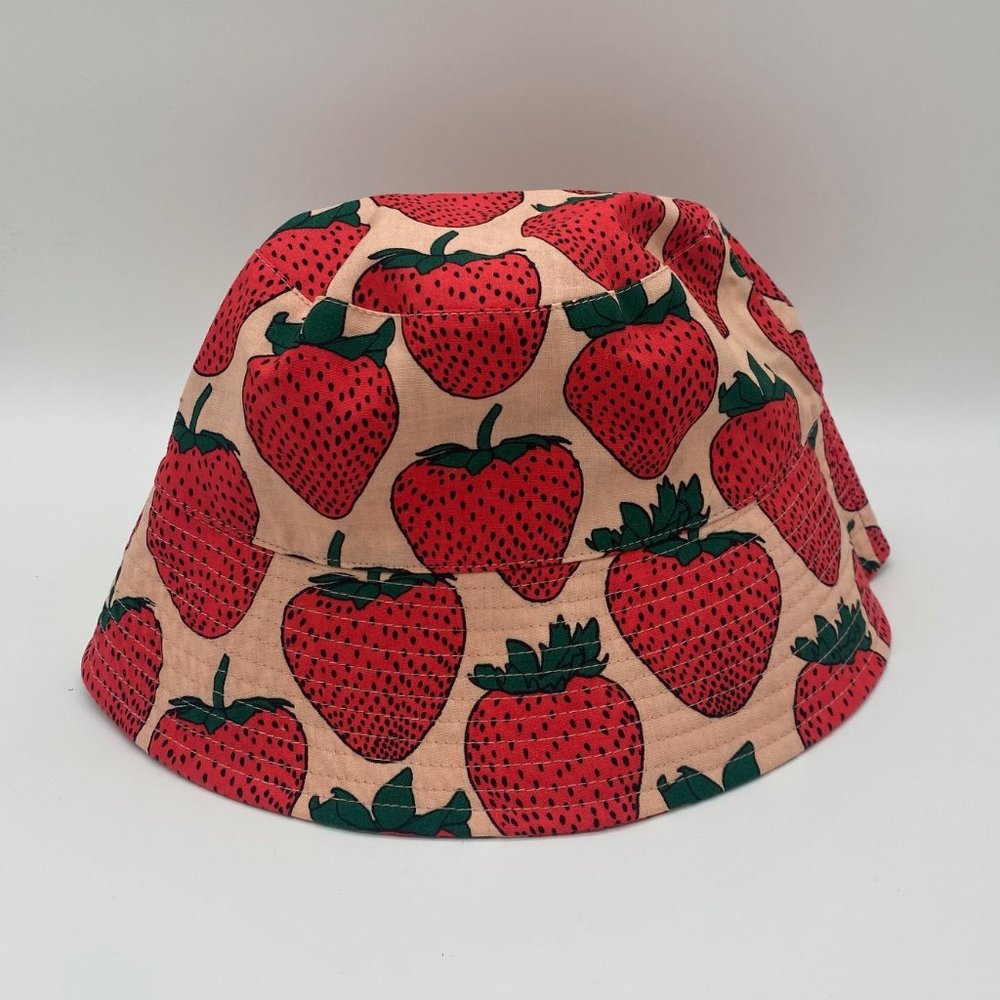BAGGU Bucket Hat - Strawberries